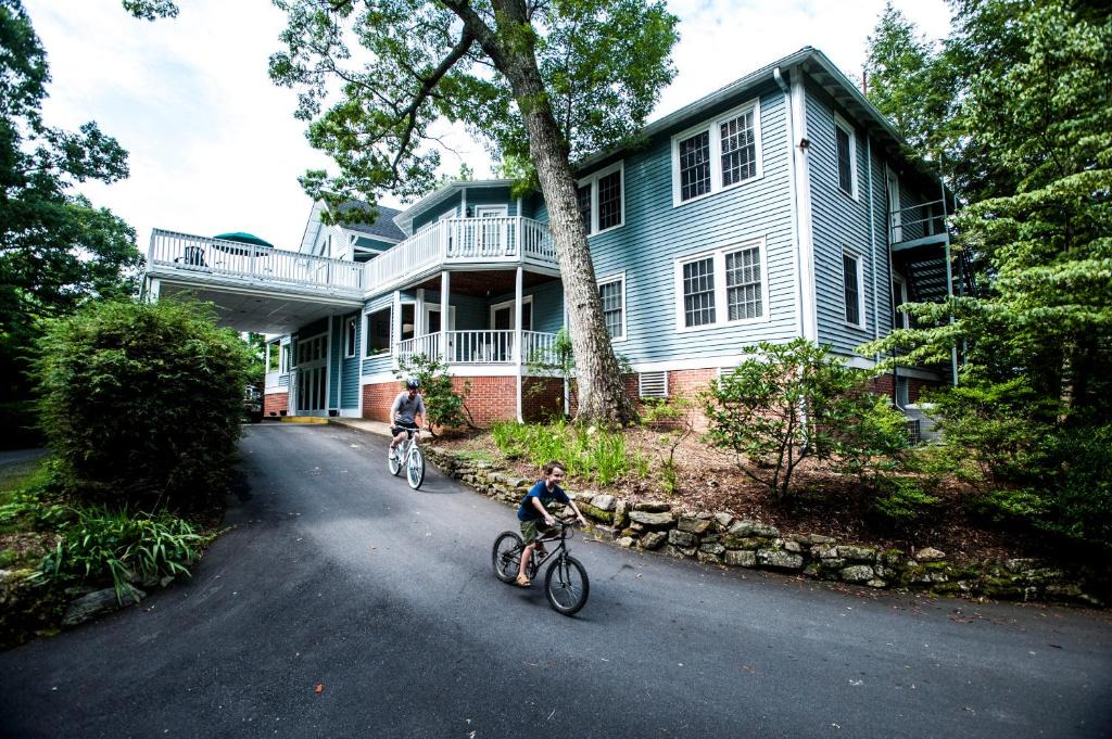 Highland Inn Resort Rock | Flat Rock