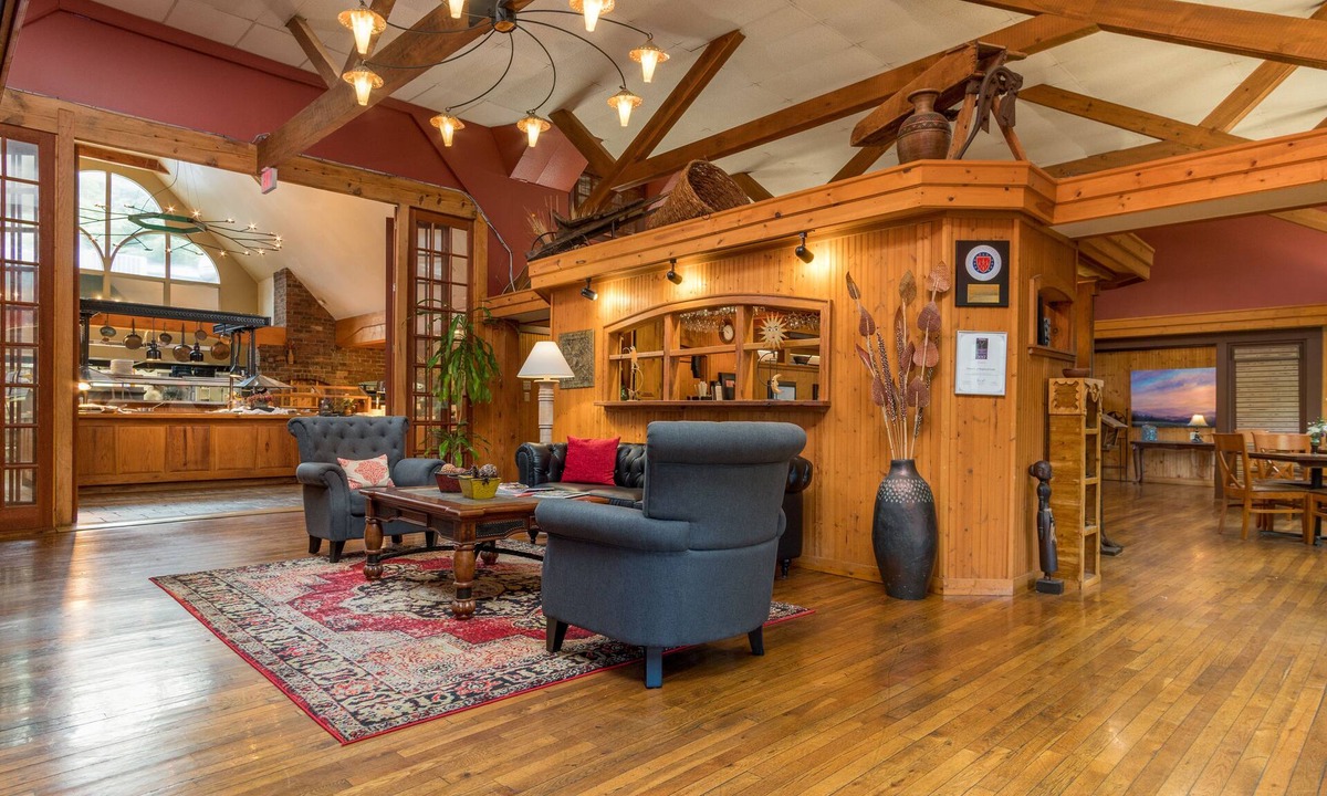 Flat Rock Cabin | Highland Lake Inn & Resort