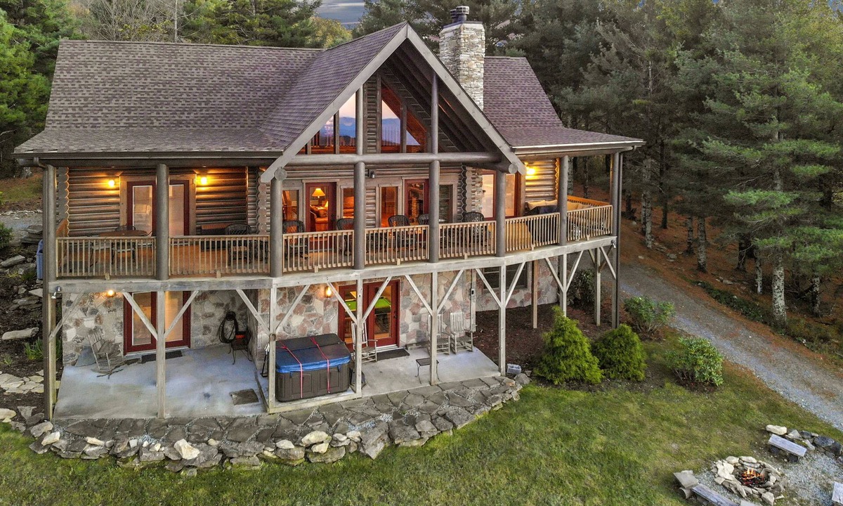 Banner Elk House | Highland Mist Pet Friendly, Beautiful Views, Hot Tub, Game Tables, Winery Close by!