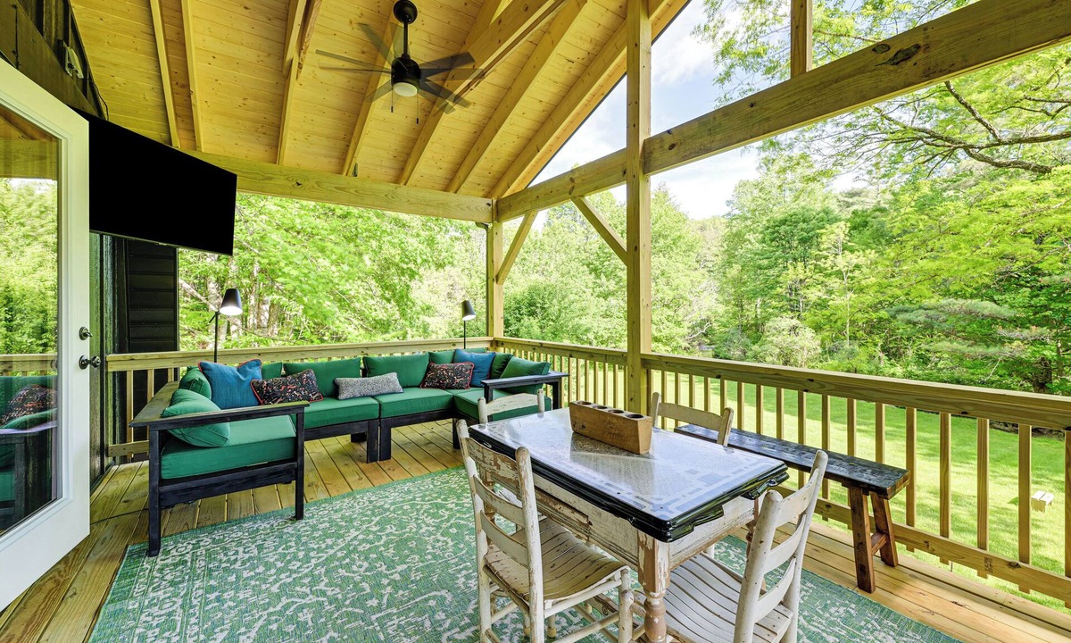 Highlands Cabin | Highlands Cabin on Buck Creek ~ 8 Mi to Town!