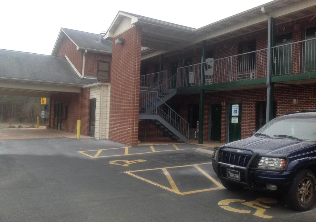 Mocksville Hotel | HighWay Inn