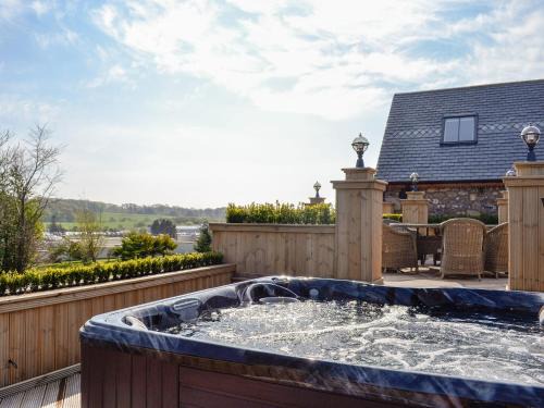 Dalry House | Hillend Stables