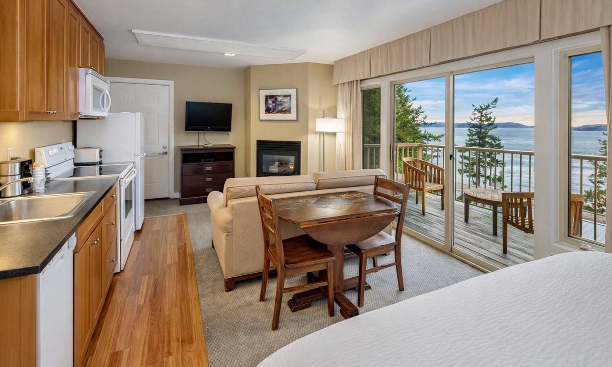 Rosario Hotel | Hillside Deluxe Two King Suite