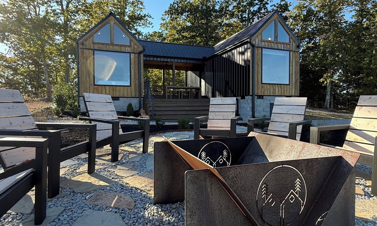 Lobelville Cabin | Hilltop Retreat with Wood Fire Hot Tub & Stargazing