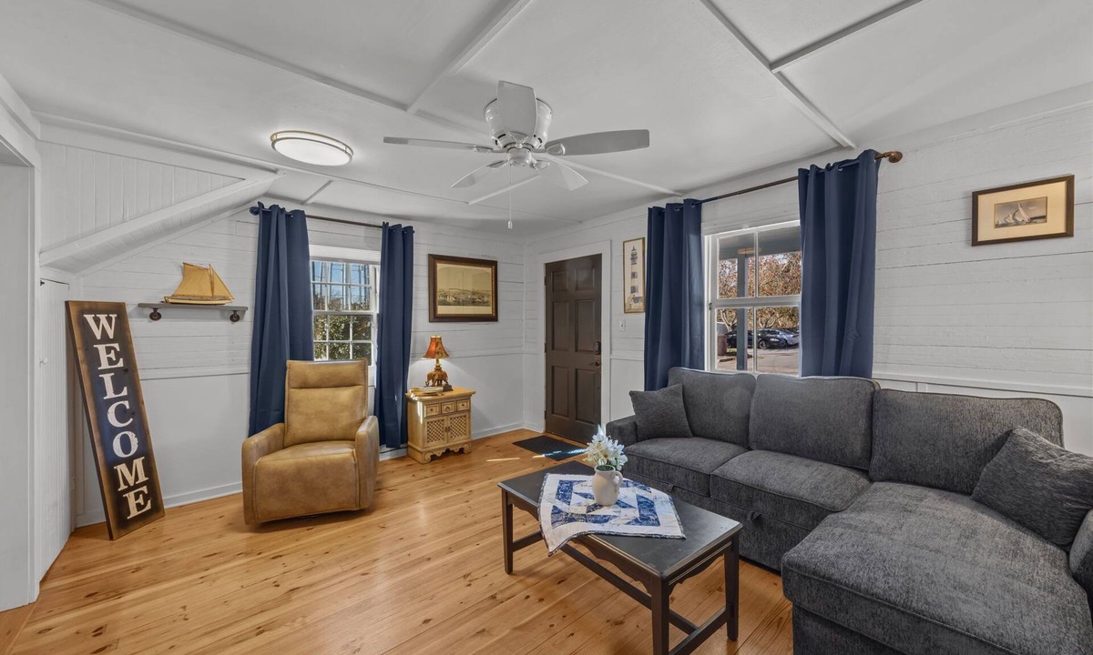 New Bern House | Historic Downtown New Bern Retreat - Pet Friendly