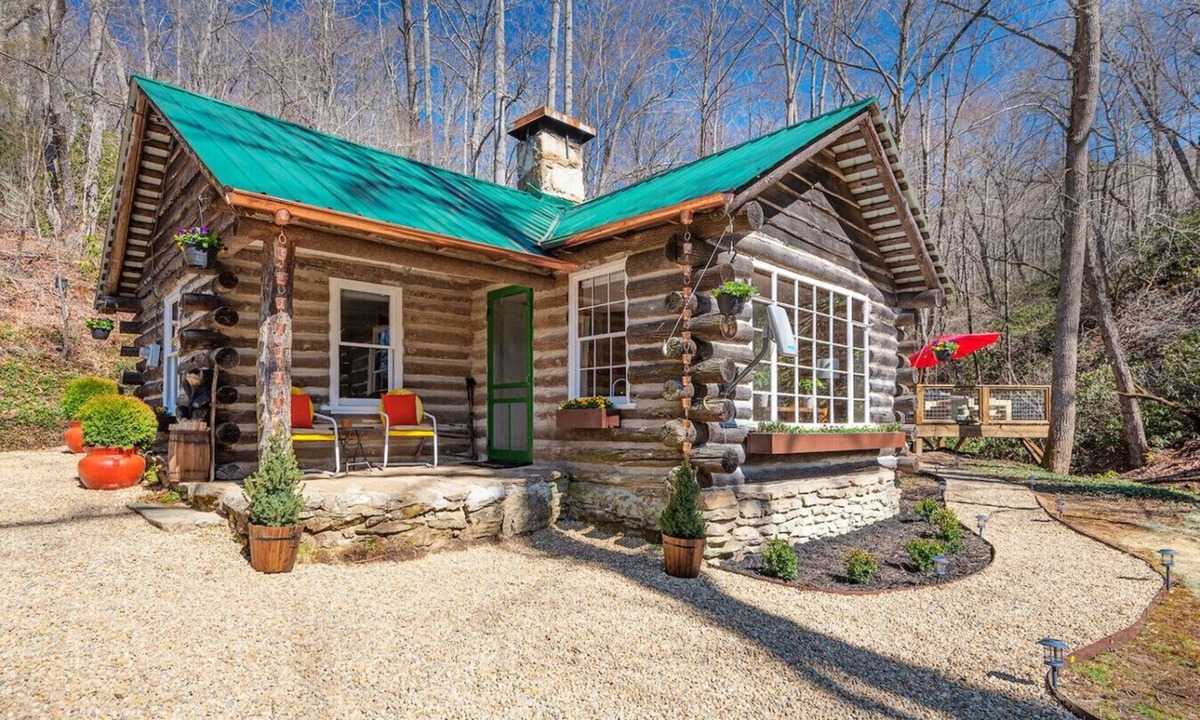 Gerton Apartment | Historic Glenna Cabin