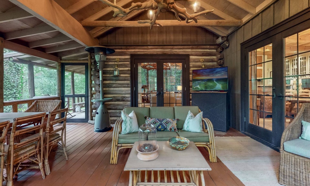 Lake Sequoyah Cabin | Historic Joe Webb Cabin in Highlands - 4 minutes from Downtown Highlands