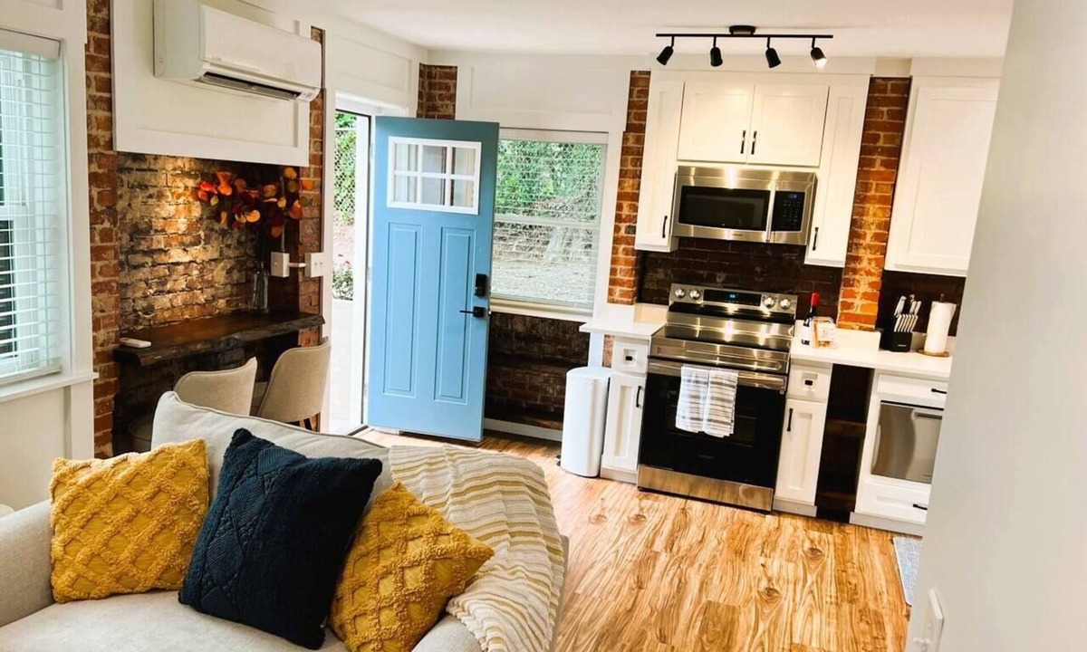 Summerville Condo | Historic Summerville Condo