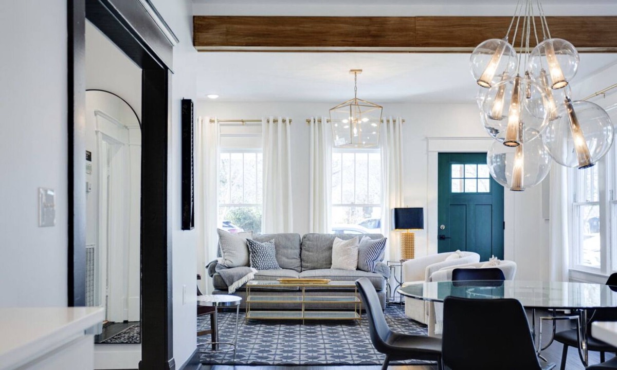 Durham House | Historically Hip on Hale-3 Kings, Walkable to shops, 3 minutes to Duke
