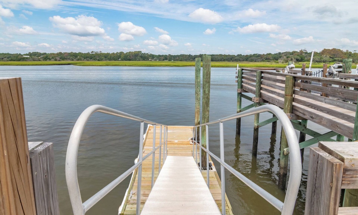 Holden Beach House | Hobbs Realty - Private Dock on Intracoastal Waterway & Separate Suite on Ground Floor