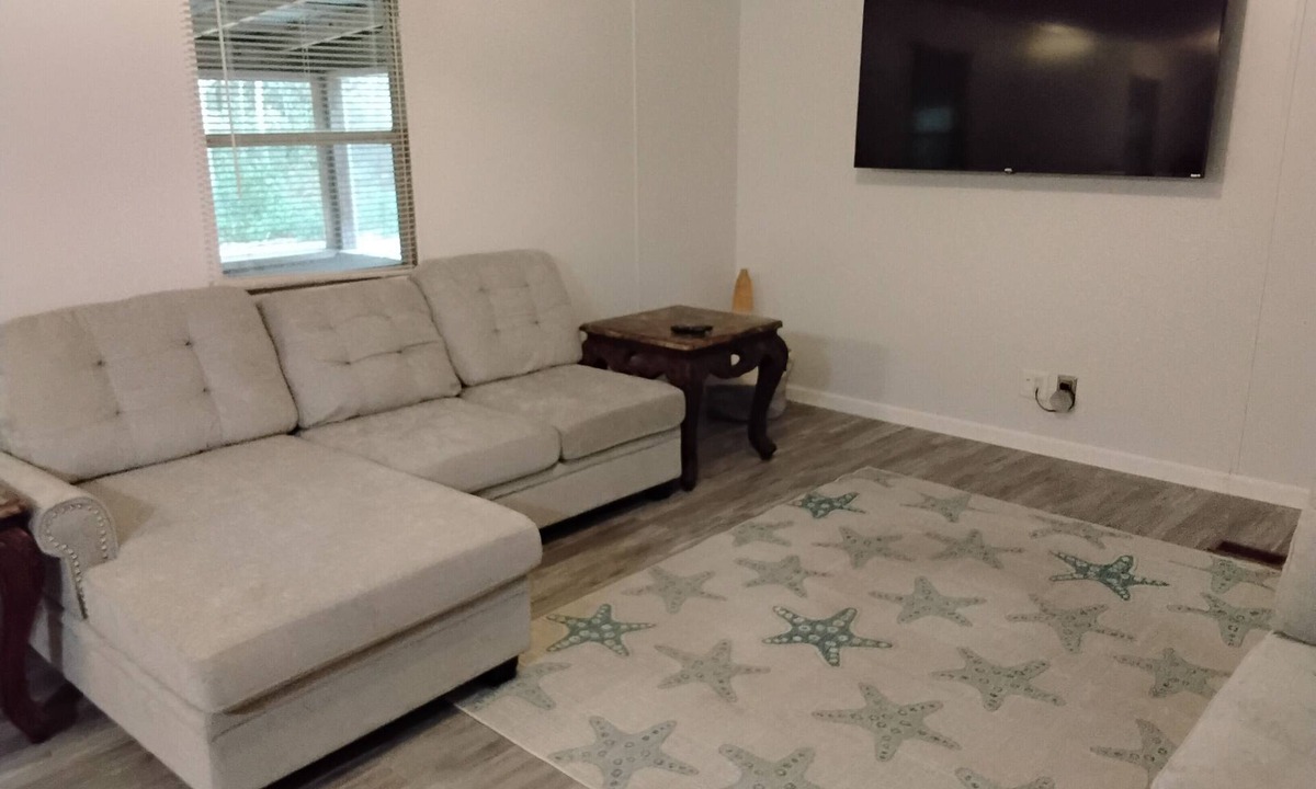 Supply House | Holden the keys to paradise! Perfect spot for family, fun and beachs!