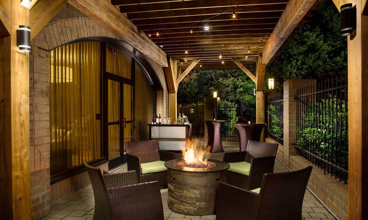 University Place Hotel | Holiday Inn Charlotte University Executive Park by IHG