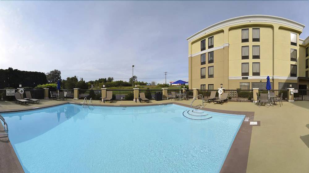 Burlington Hotel | Holiday Inn Express Burlington, an IHG Hotel