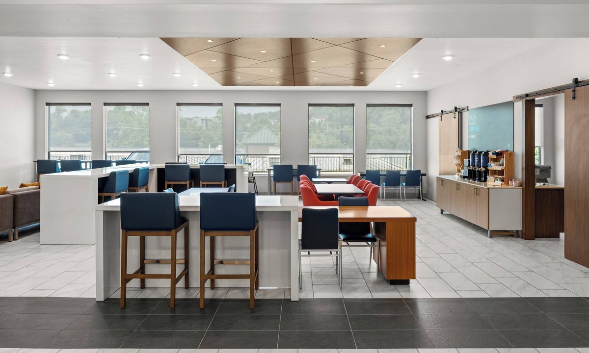 Woodfin Hotel | Holiday Inn Express Asheville Woodfin by IHG