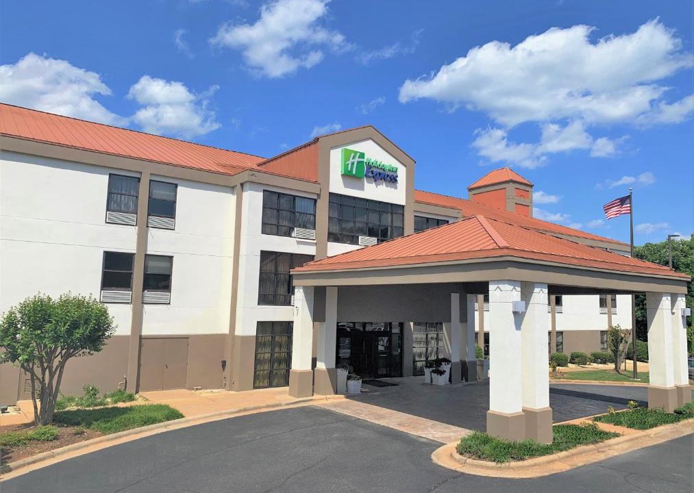 Hillsborough Hotel | Holiday Inn Express Hillsborough-Durham Area by IHG