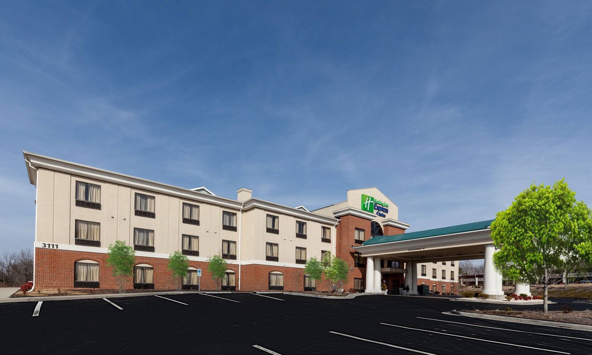 Greensboro Hotel | Holiday Inn Express Hotel & Suites Greensboro - East by IHG
