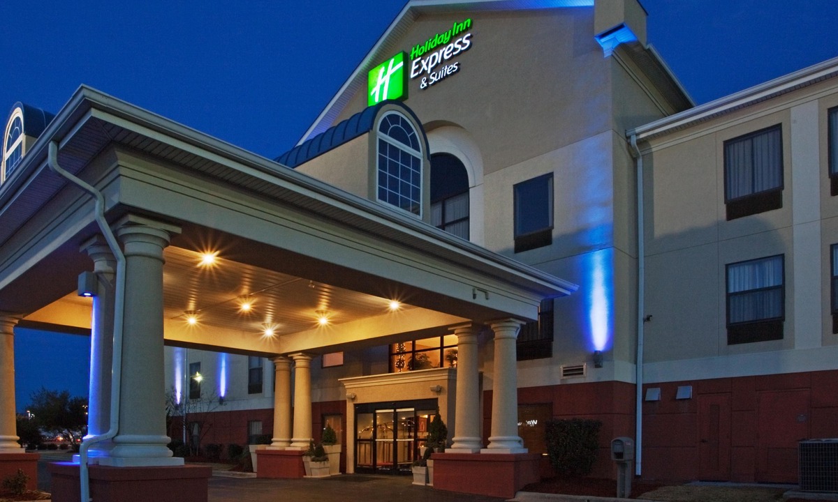 Laurinburg Hotel | Holiday Inn Express Hotel & Suites Laurinburg, an IHG Hotel