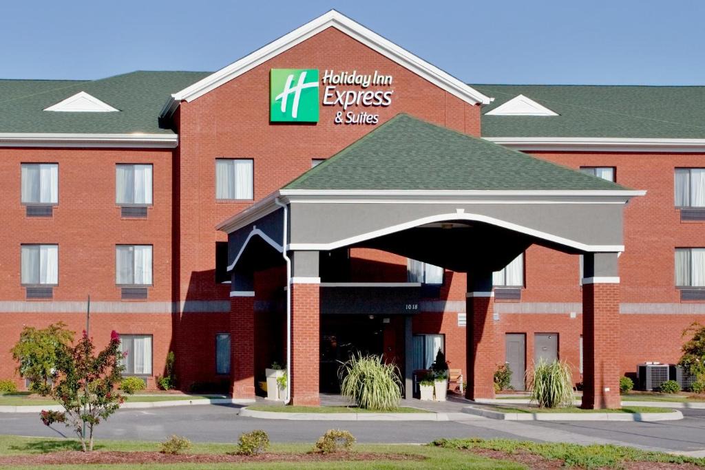 Suffolk Hotel | Holiday Inn Express Hotel & Suites Suffolk by IHG
