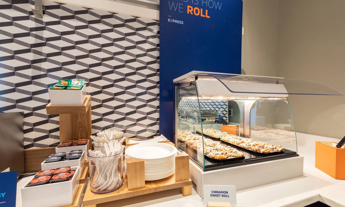 Morrisville Hotel | Holiday Inn Express Raleigh Durham Airport by IHG