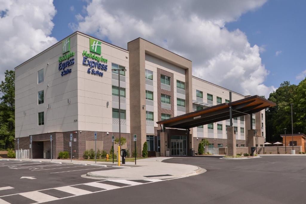 Ballantyne East Hotel | Holiday Inn Express & Suites Charlotte - Ballantyne by IHG