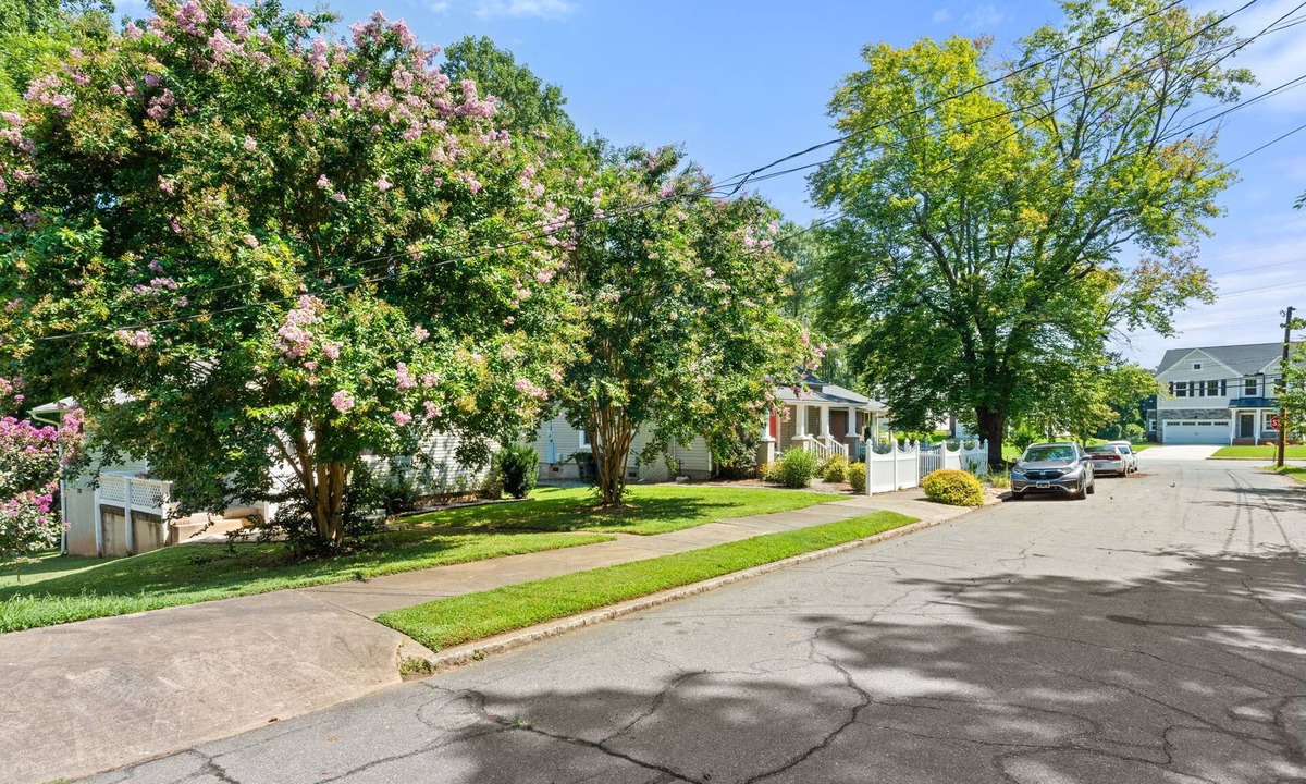 Winston - Salem House | Home near DTWS, UNCAS, WFU, Hospitals, food/bev!