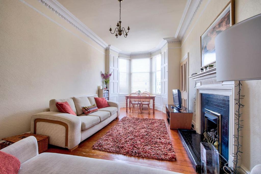 Morningside Apartment | Homey 2BR Flat in Edinburgh by GuestReady