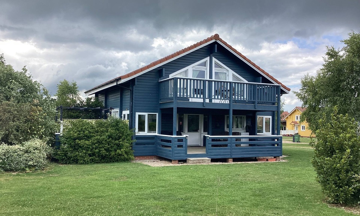 Hopton Cabin | Honeypot Lodge Scandinavian Style, on-site golf course.