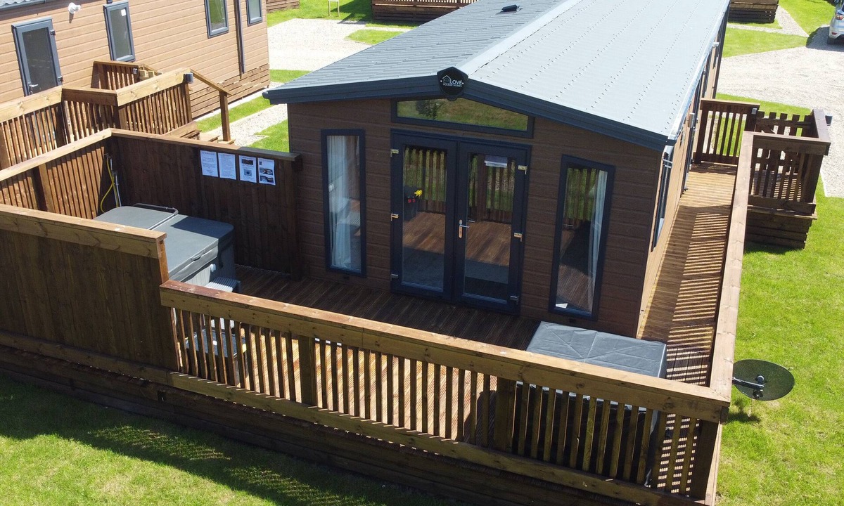 Runswick Bay Cottage | HONEYSUCKLE LODGE, pet friendly, luxury holiday cottage in Staithes