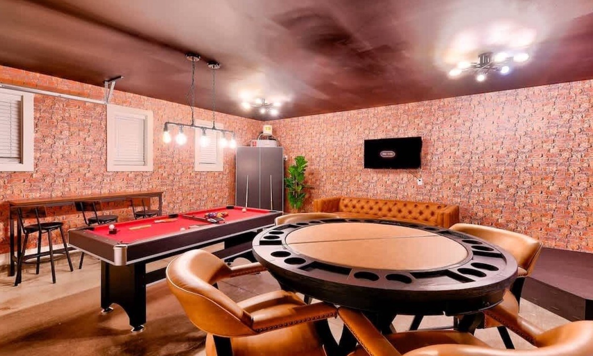 Historic Waverly House | Honky Tonk Haven | 13 Beds 5 Baths Game Room!
