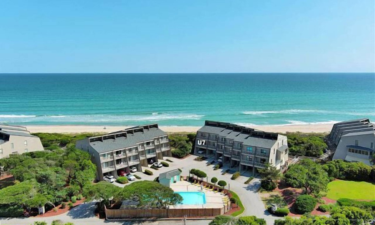 Pine Knoll Shores Condo | HOT SUMMER DEALS FOR MAY & JUNE ON THIS GORGEOUS OCEAN FRONT CONDO!