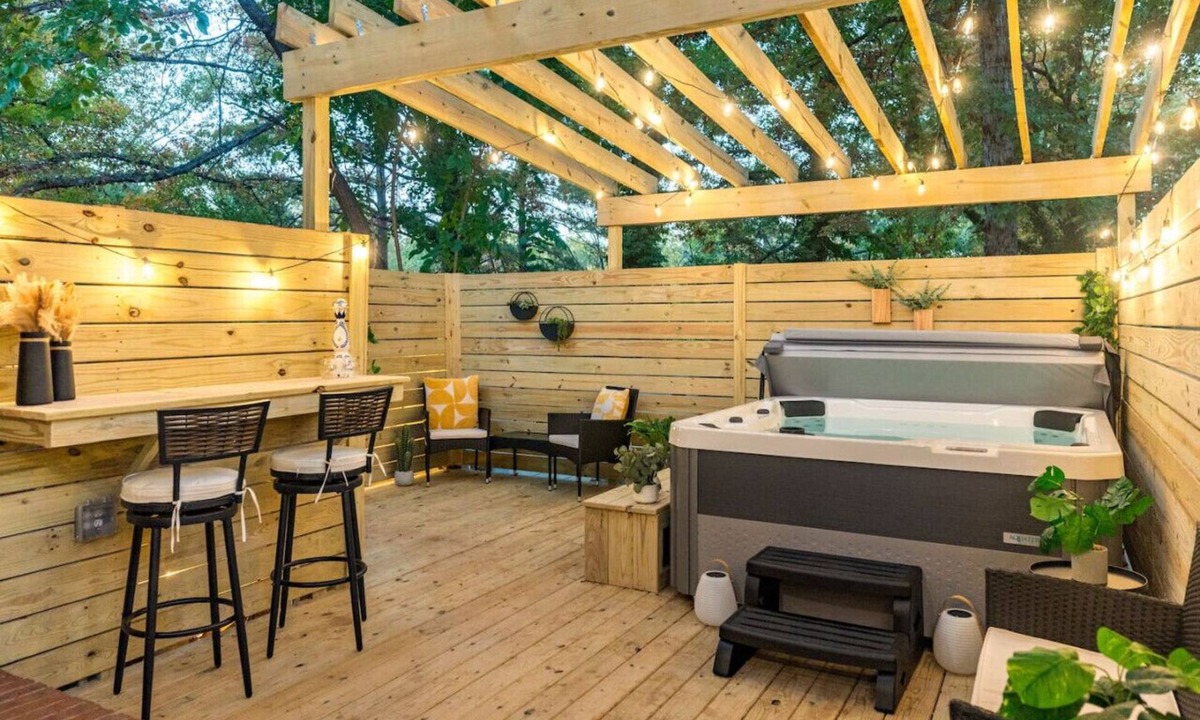 Southeast Raleigh House | Hot Tub Fire Pit Oasis | 3mi to Downtown