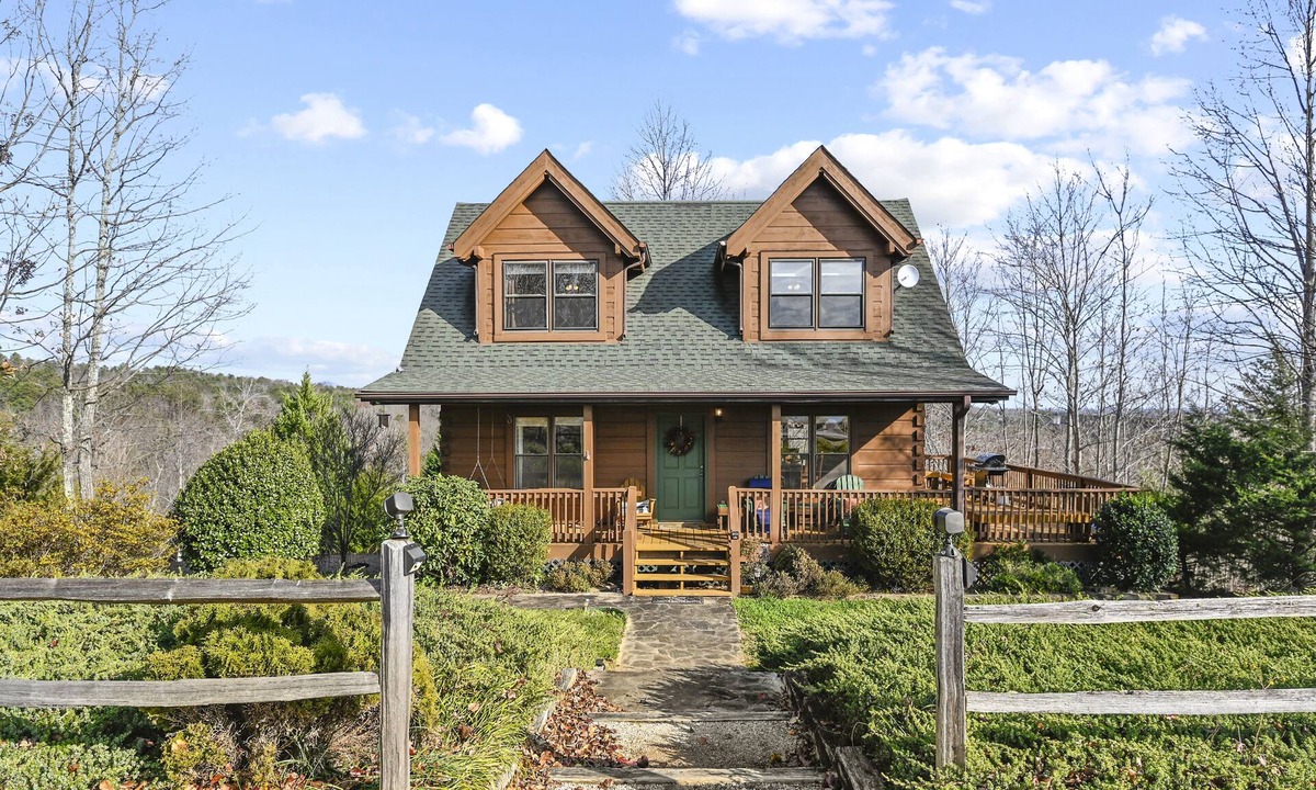 Laurel Lakes Cabin | Hot Tub & Fire Pit, Quiet Retreat