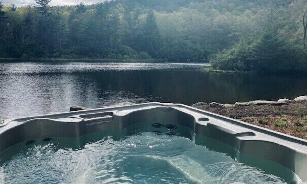 Glenville House | Hot Tub! Mountain Cottage* Hike, Bike, Grill, Golf