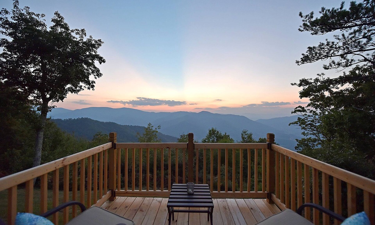Canton Cabin | Hot Tub, Trails & Epic Views + Biltmore Pass | Stylish Cabin Near Waynesville