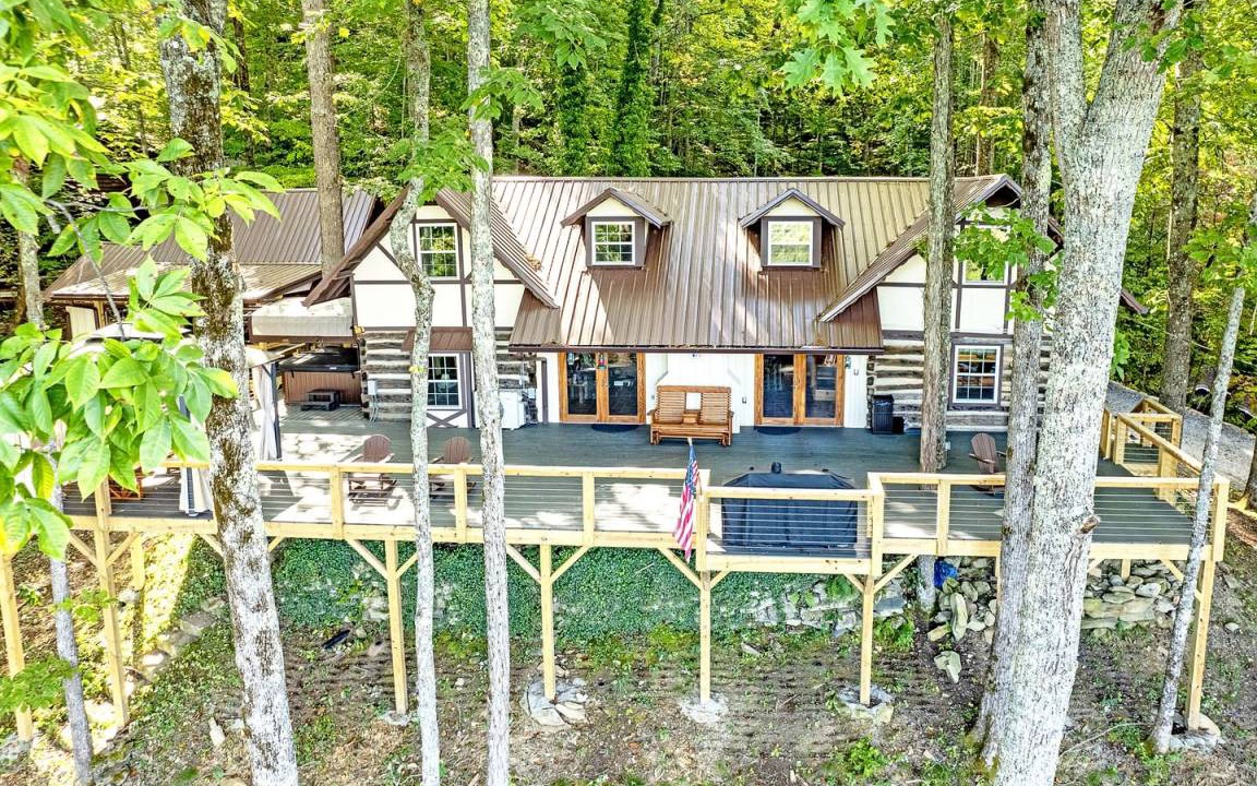 Topton House | House ∙ 1 bedroom ∙ 12 guests