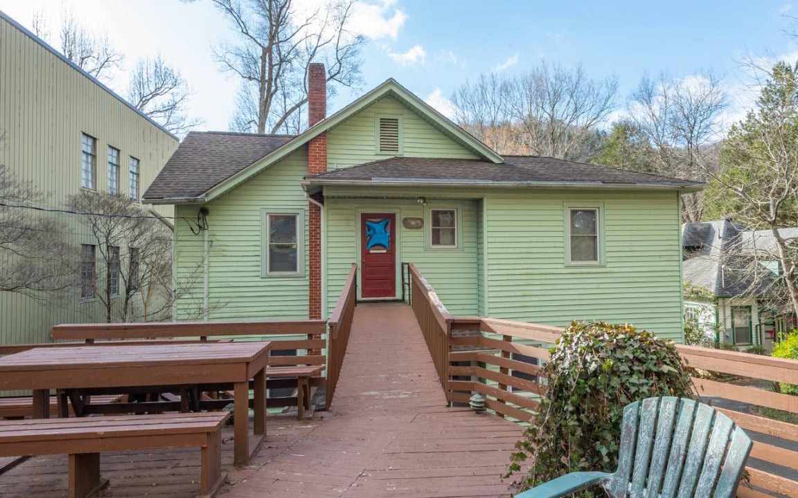 Montreat House | House ∙ 10 bedrooms ∙ 30 guests