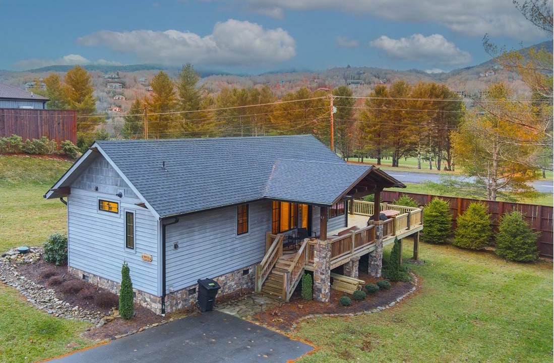 Elk Park House | House ∙ 2 bedrooms ∙ 5 guests