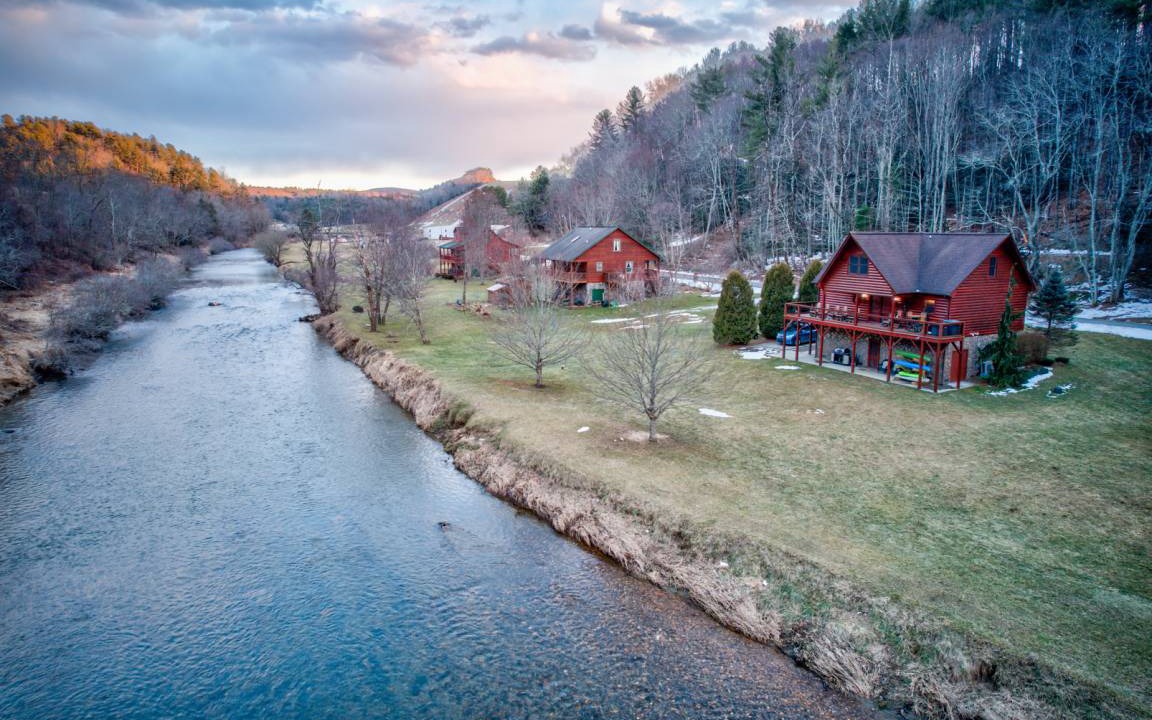 Todd House | House ∙ 3 bedrooms ∙ 10 guests