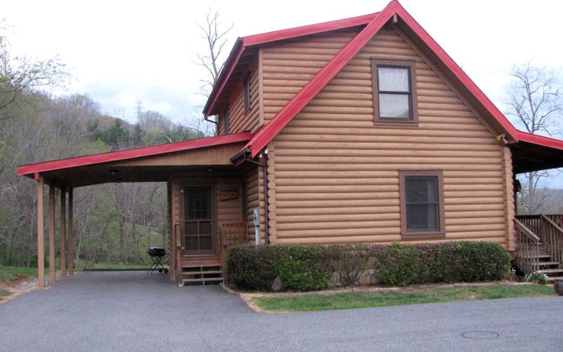 Cullowhee House | House ∙ 3 bedrooms ∙ 6 guests