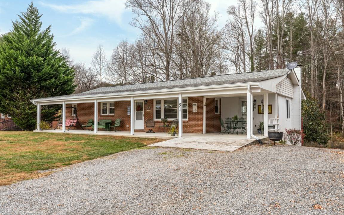 Brevard House | House ∙ 4 bedrooms ∙ 8 guests