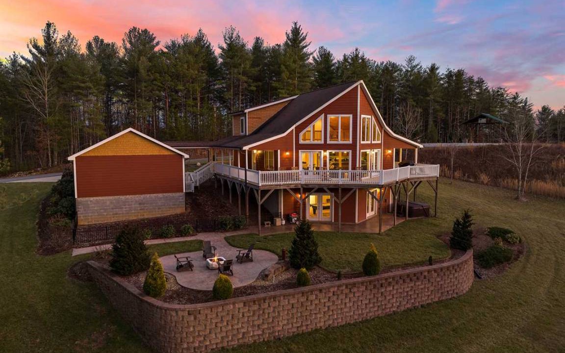 Morganton House | House ∙ 4 bedrooms ∙ 10 guests