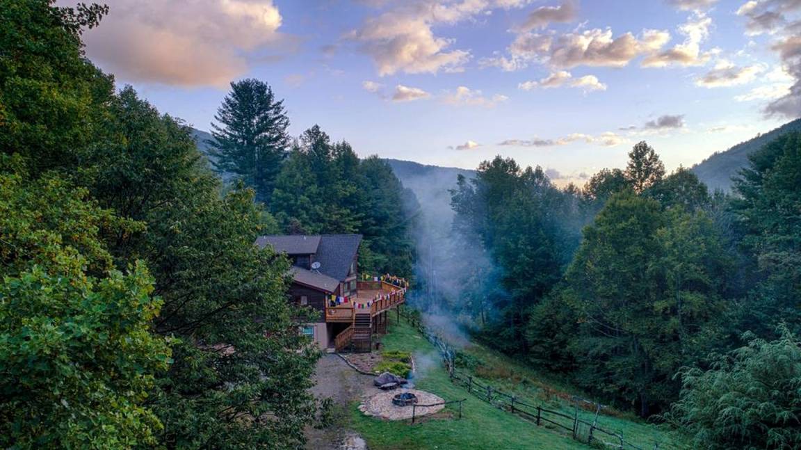 Hot Springs House | House ∙ 6 bedrooms ∙ 30 guests