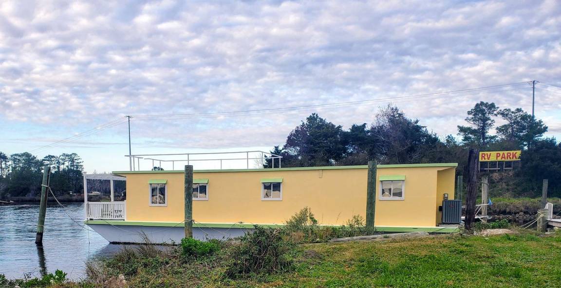 Core Creek Boat Rental | Houseboat ∙ 2 bedrooms ∙ 4 guests