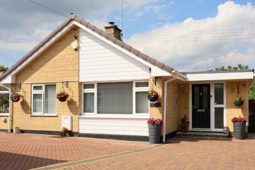 Pitchcombe House | Howard Cottage