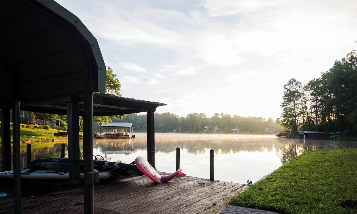 Oconee County House | Huge Lakeside 5BR Home with Private Dock, 2 Kitchens, Sleeps 12, Pet-Friendly!
