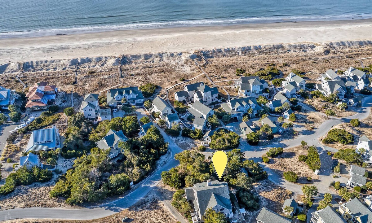 Killegray Ridge House | Ideal location! Charming 3 BD 2.5 BA. Steps to beach. Dog friendly! New Cart!