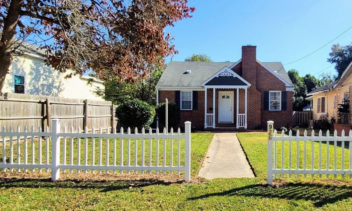 Midtown House | Immaculate Midtown home for Work teams & Families