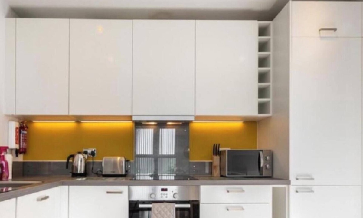 Reading Apartment | Impeccable 2-Bed Apartment in Reading