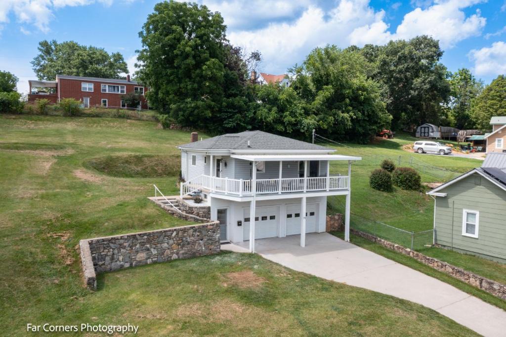 Canton Villa | Inn Between-Asheville/Waynesville