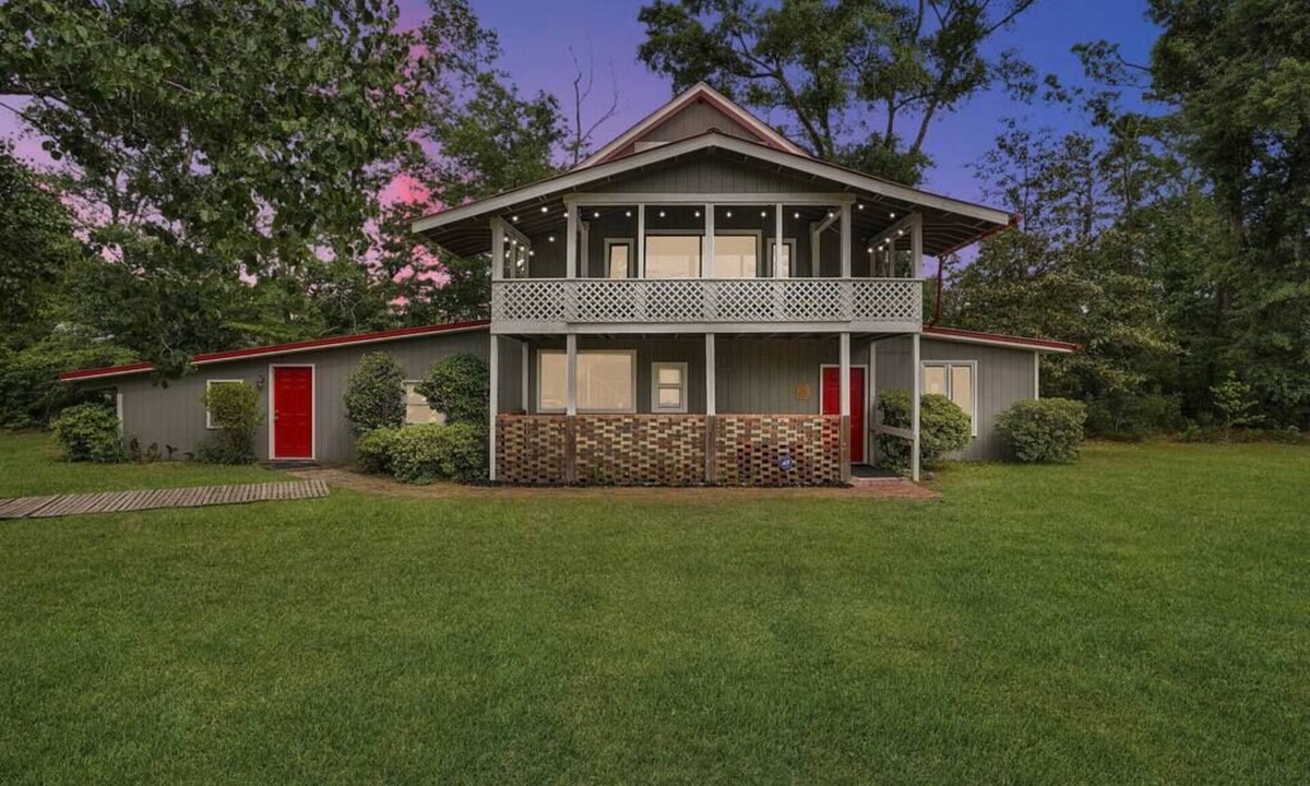 Ogden House | Into the Woods ~ Rustic Getaway, Private Yard, PS4, Firepit